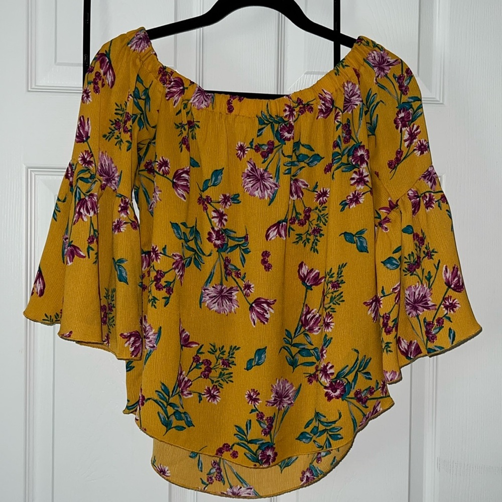 Charlotte Russe off the shoulder top Size Small